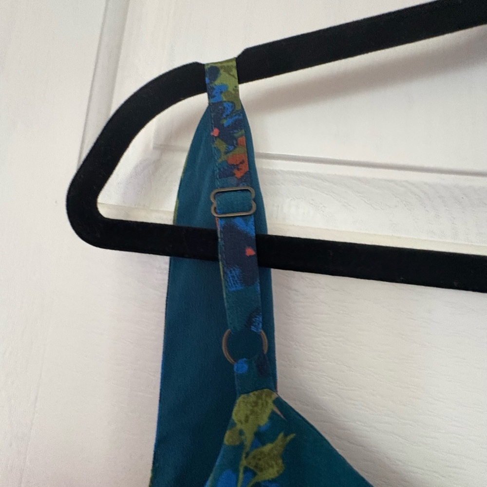 CAbi Still life #3449 Blue Floral Camisole Tank Top Size L - Picture 4 of 10